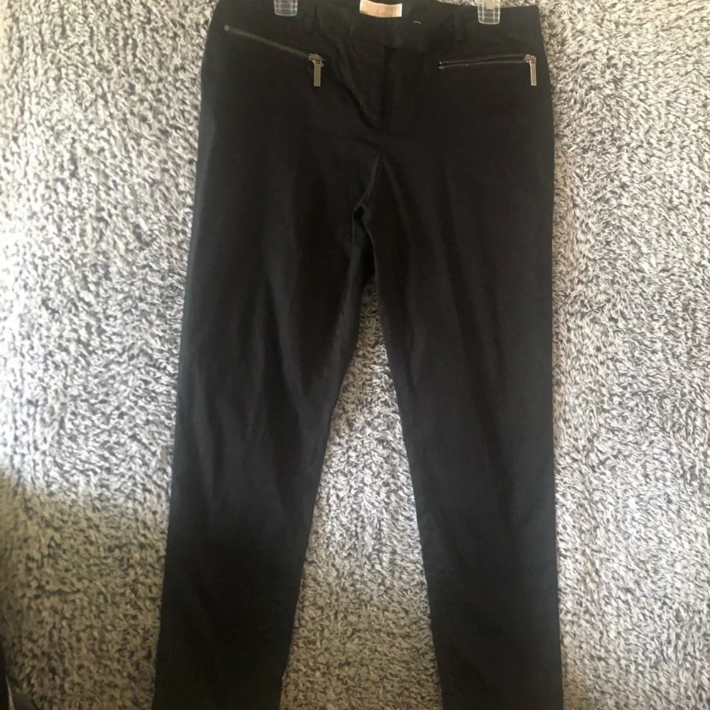 Beautiful Women’s MK Black Crops Size 8 in Excellent Used Condition